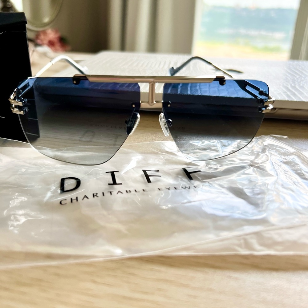 DIFF Paz Vizsla™ Battle Armor Silver Nevarro™️ Night Sky Sunglasses ✨ New ✨